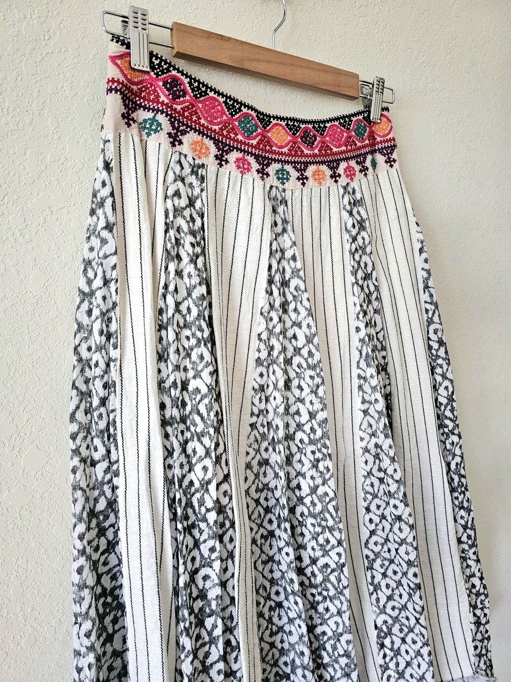 Boho Maxi Skirt with Embroidered Pink Waistband - White & Black Pattern - Picture 4 of 16
